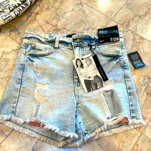 Kendal Kylie Shorts !